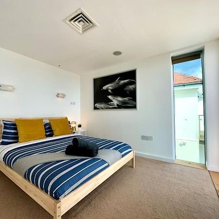 Stunning Panoramic Sea View Beach Location - Sleeps Up To 4 People - Free Parking - The Best Beach! - Great Location - Fast Wifi - Smart Tv - Newly Decorated - Sleeps Up To 4! Close To Bournemouth & Poole Town Centre & Sandbanks Esterno foto