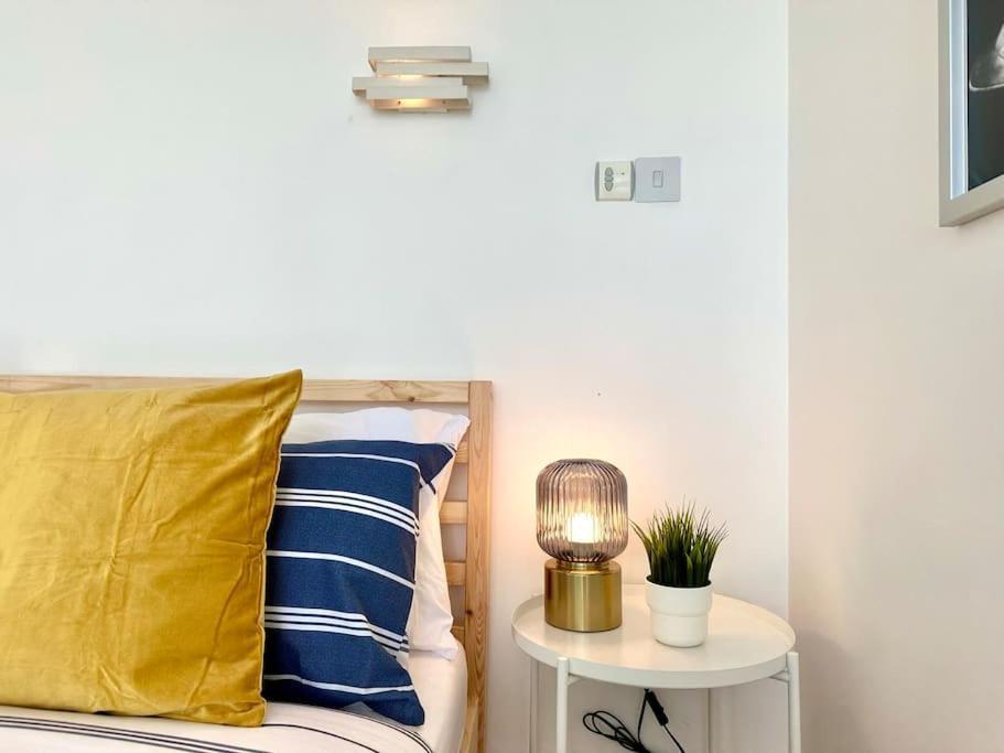 Stunning Panoramic Sea View Beach Location - Sleeps Up To 4 People - Free Parking - The Best Beach! - Great Location - Fast Wifi - Smart Tv - Newly Decorated - Sleeps Up To 4! Close To Bournemouth & Poole Town Centre & Sandbanks Esterno foto