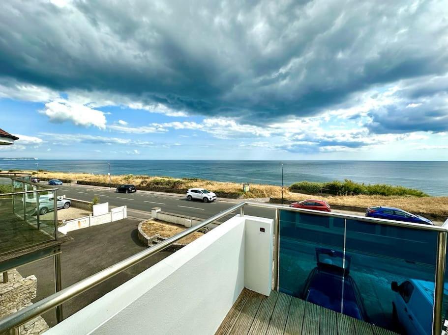 Stunning Panoramic Sea View Beach Location - Sleeps Up To 4 People - Free Parking - The Best Beach! - Great Location - Fast Wifi - Smart Tv - Newly Decorated - Sleeps Up To 4! Close To Bournemouth & Poole Town Centre & Sandbanks Esterno foto