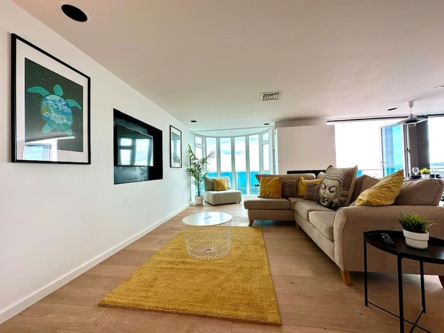 Stunning Panoramic Sea View Beach Location - Sleeps Up To 4 People - Free Parking - The Best Beach! - Great Location - Fast Wifi - Smart Tv - Newly Decorated - Sleeps Up To 4! Close To Bournemouth & Poole Town Centre & Sandbanks Esterno foto