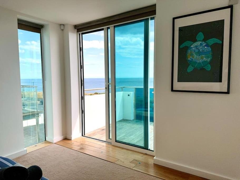 Stunning Panoramic Sea View Beach Location - Sleeps Up To 4 People - Free Parking - The Best Beach! - Great Location - Fast Wifi - Smart Tv - Newly Decorated - Sleeps Up To 4! Close To Bournemouth & Poole Town Centre & Sandbanks Esterno foto