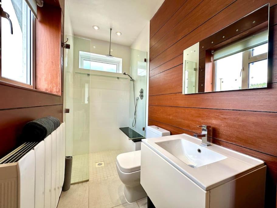 Stunning Panoramic Sea View Beach Location - Sleeps Up To 4 People - Free Parking - The Best Beach! - Great Location - Fast Wifi - Smart Tv - Newly Decorated - Sleeps Up To 4! Close To Bournemouth & Poole Town Centre & Sandbanks Esterno foto