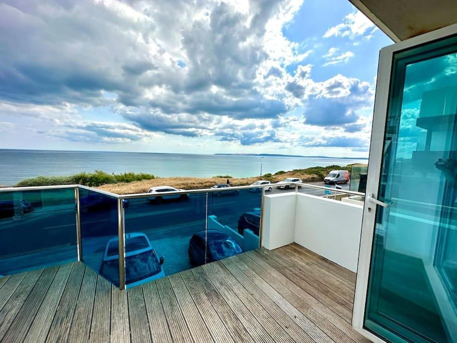 Stunning Panoramic Sea View Beach Location - Sleeps Up To 4 People - Free Parking - The Best Beach! - Great Location - Fast Wifi - Smart Tv - Newly Decorated - Sleeps Up To 4! Close To Bournemouth & Poole Town Centre & Sandbanks Esterno foto